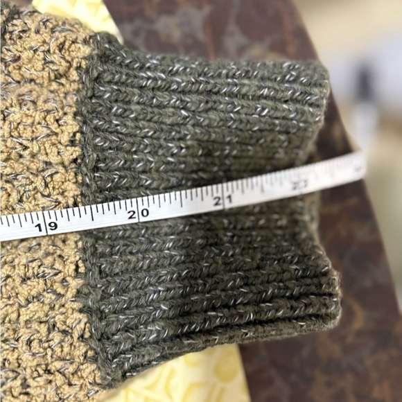 Vintage Claiborne Crewneck Sweater - Olive and Army Green - Picture 7 of 9